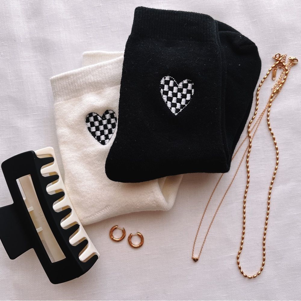 NEW Checkered Heart Ankle Socks, Black - Picture 3 of 3